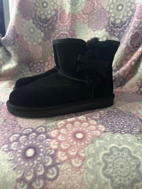 Koolaburra Kids Black Faux-Fur Bow Short Boot Slippers